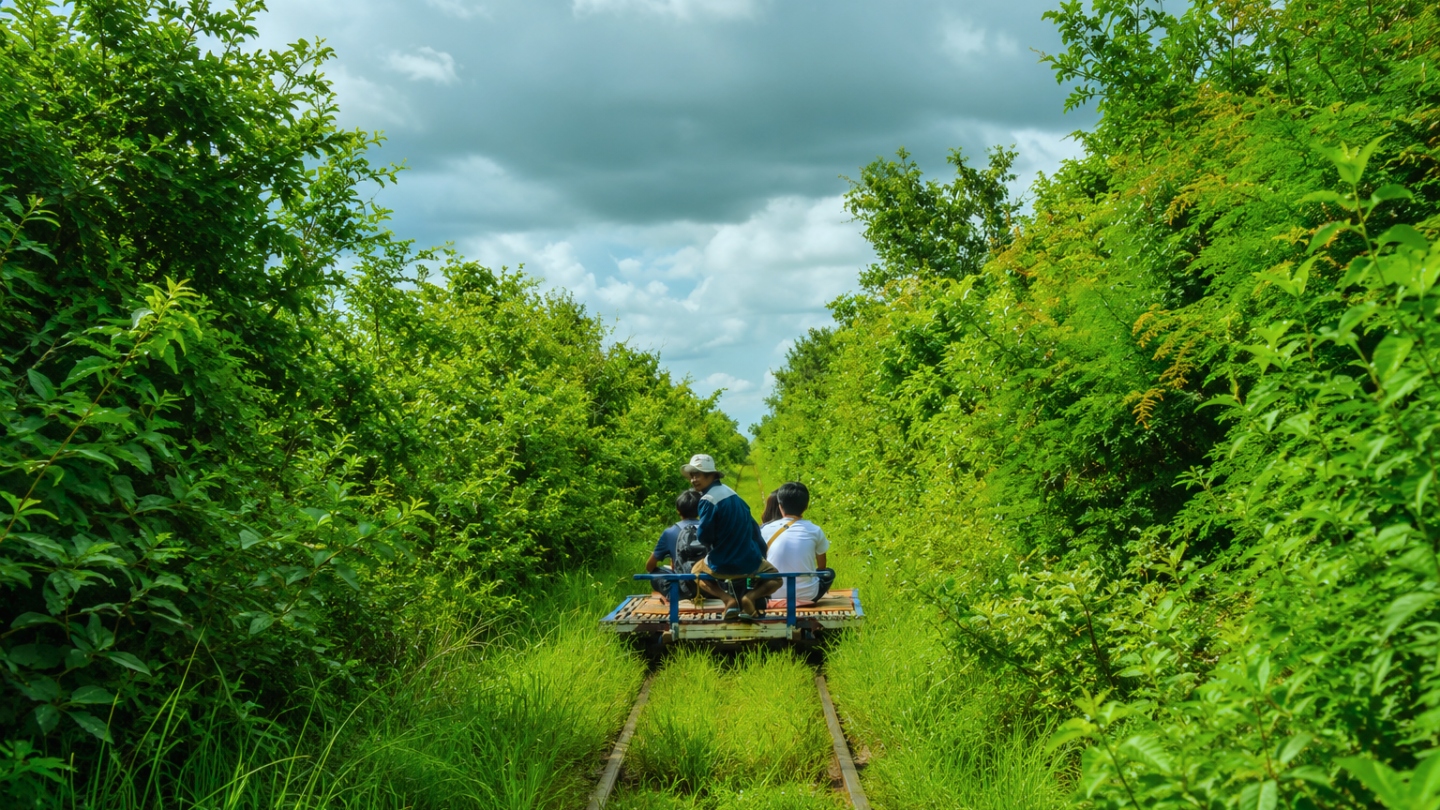 De Bamboetrein tijdens een rondreis door Cambodja in juli