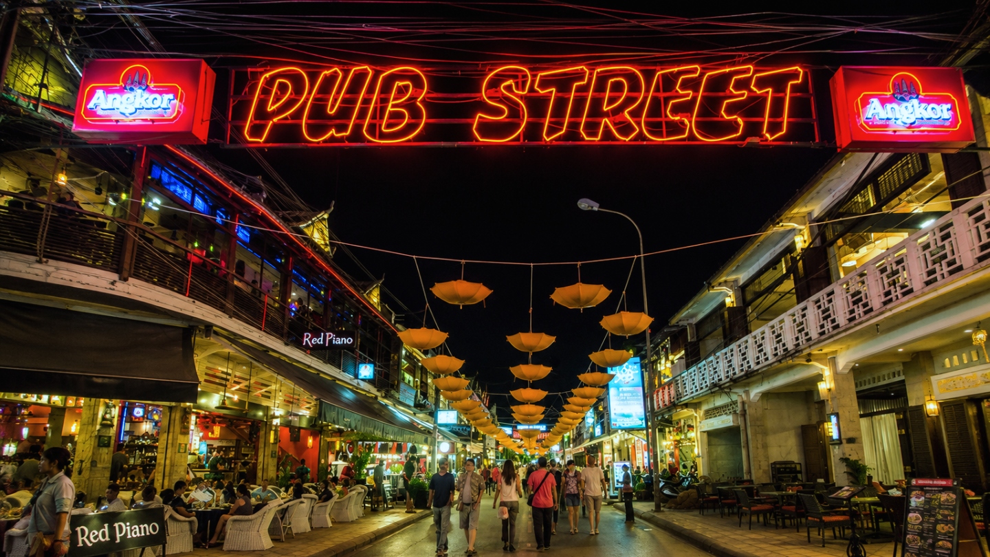 Beleef het bruisende nachtleven op Pub Street in Cambodja