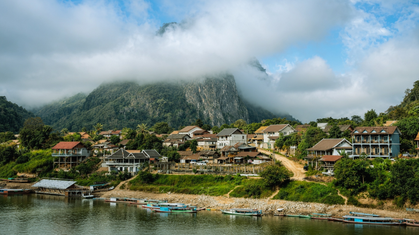 Traditionele dorpen in Nong Khiaw bezoeken in juli
