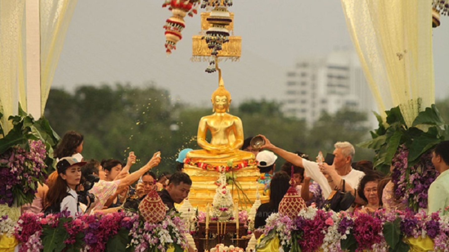 Laotiaans Nieuwjaar - Een feest vol vreugde en boeddhistische tradities