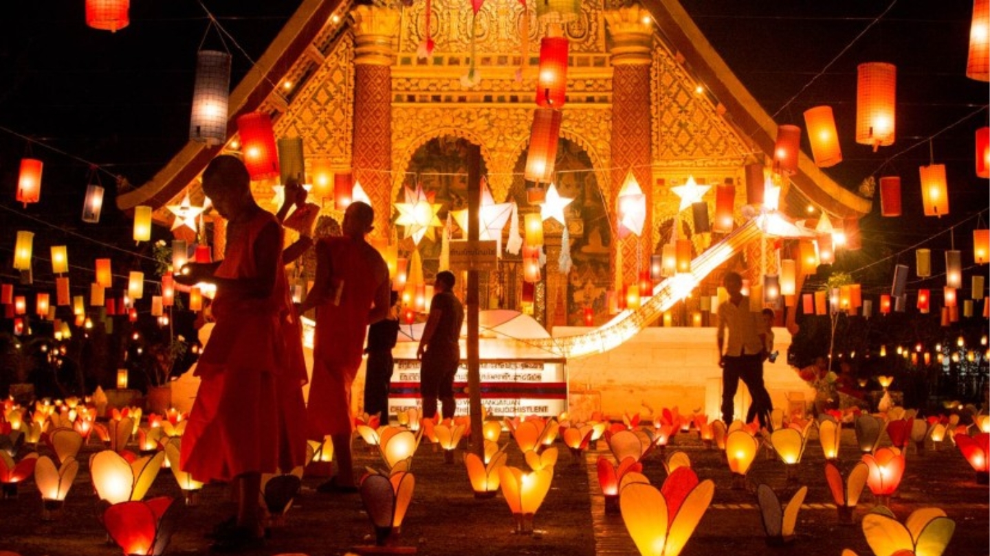 Boun Lai Heua Fai – Drijvende lichtjes op de Mekong tijdens de feestdagen in Laos