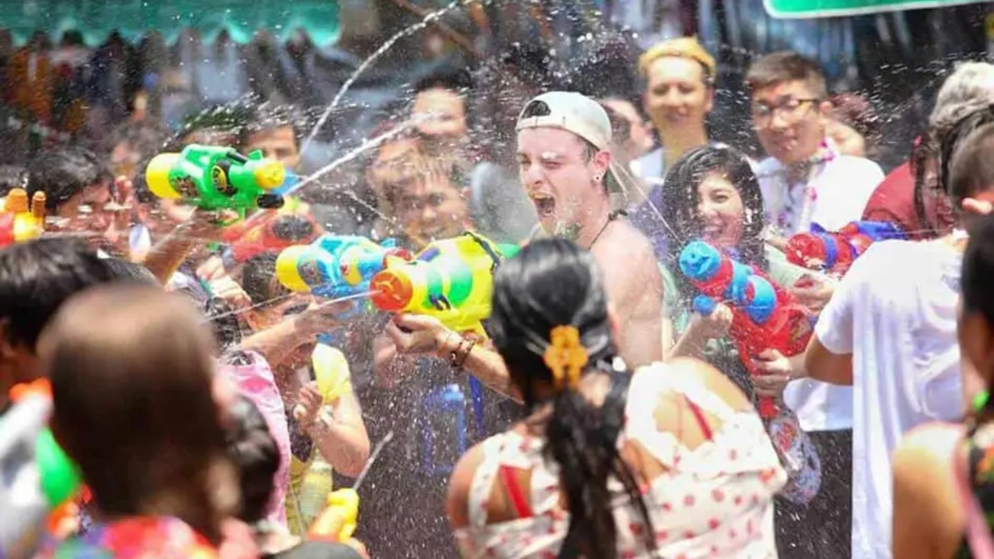 Mis het beroemde Songkran-waterfestival niet!