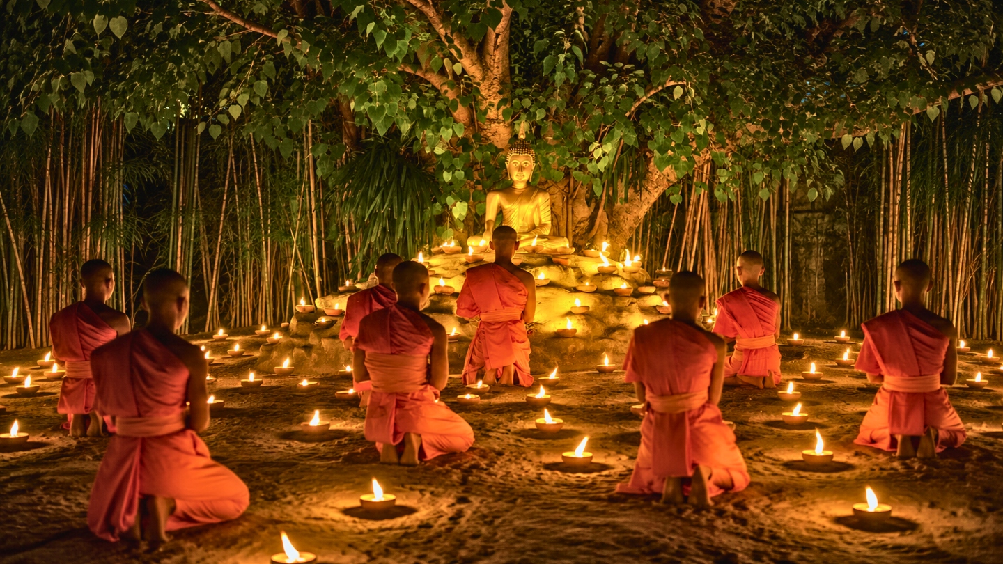 Spirituele sfeer van Visakha Bucha-dag in Thailand