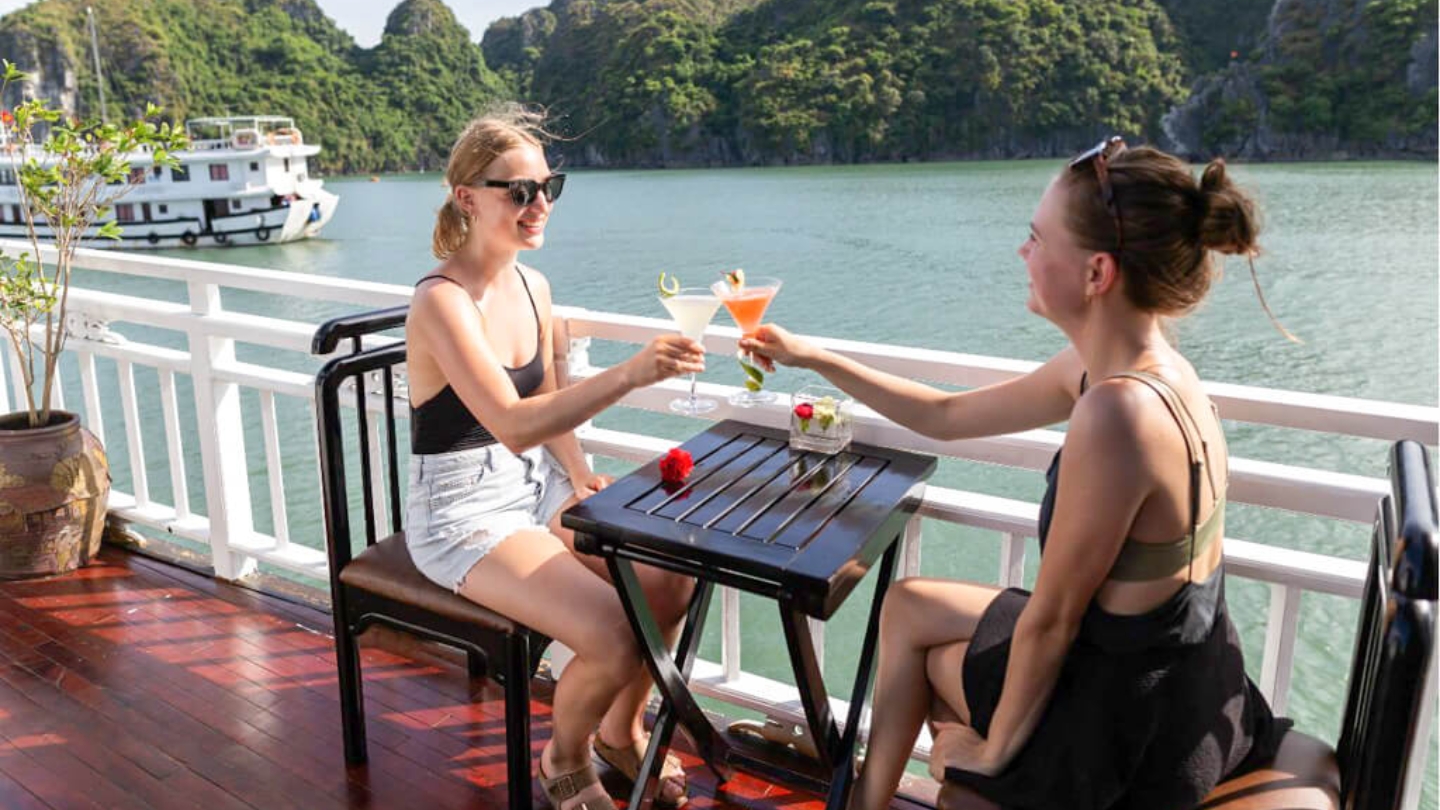 Ontdek de faciliteiten aan boord van een cruise in Halongbaai