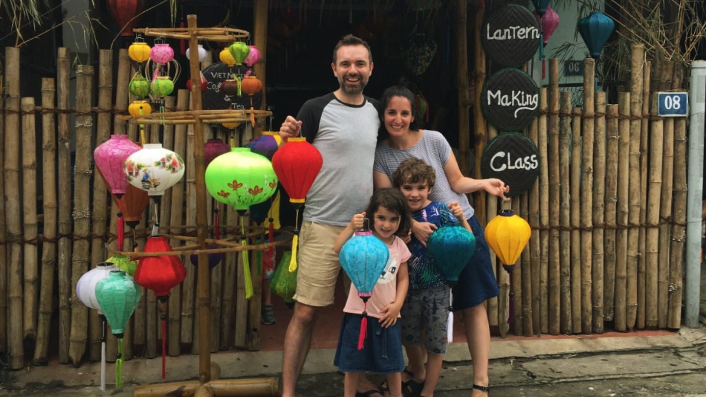 Een creatieve lantaarnworkshop voor kinderen in Hoi An