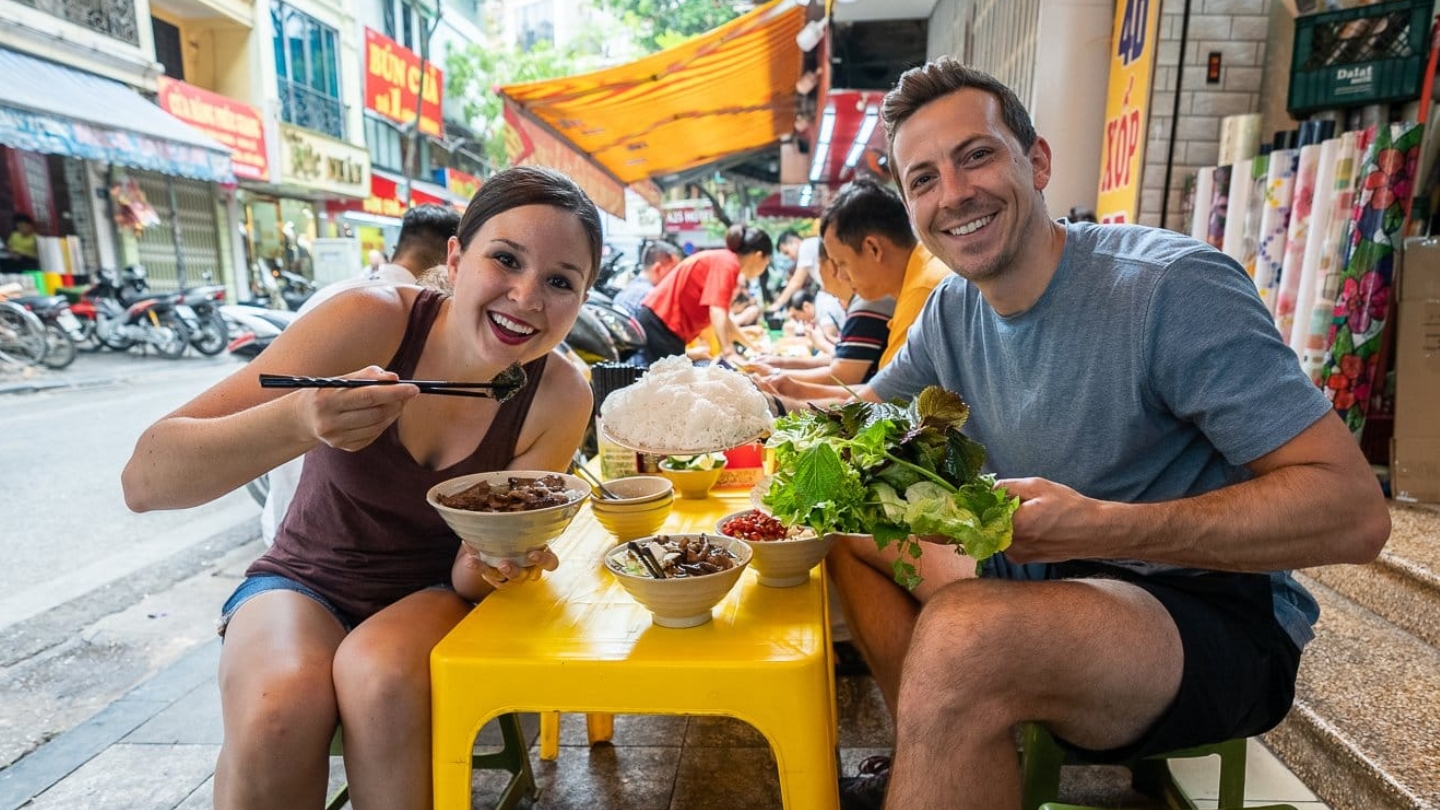 Een bezoek aan Hanoi is niet compleet zonder een portie bun cha te proeven