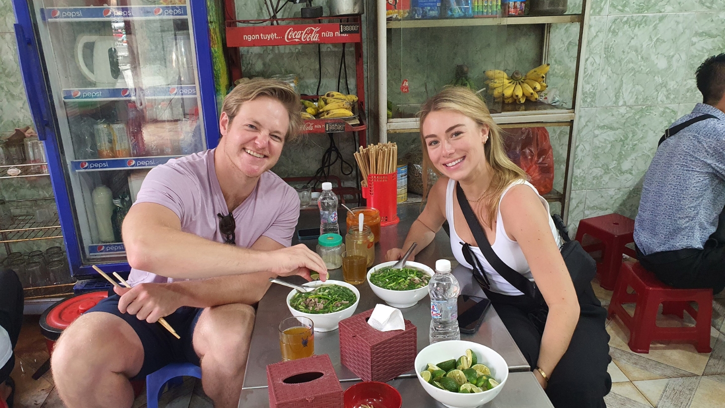 Waarom zou je een culinaire tour door Hanoi per motor ontdekken?