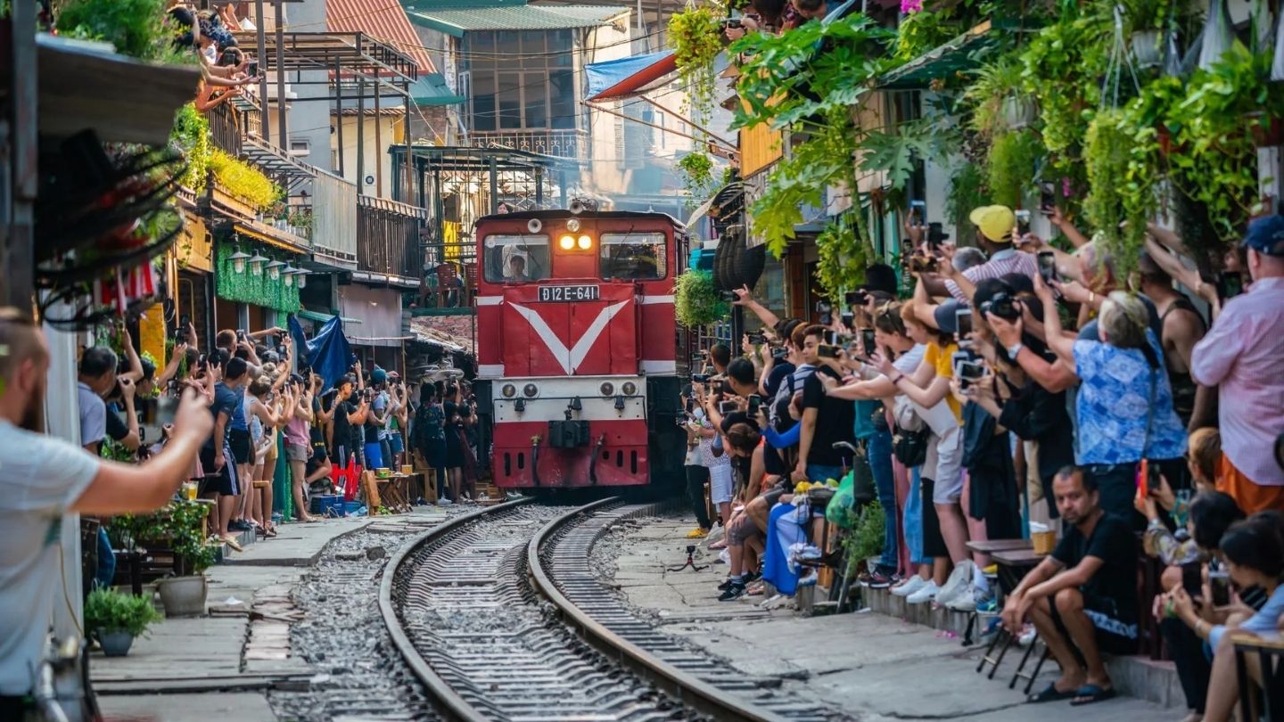Bewonder de trein die dwars door het hart van de hoofdstad rijdt